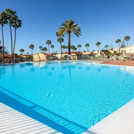 Bungalow: Shared Pool & Proximity *