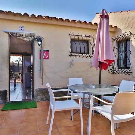 Bungalow: Shared Pool & Proximity Holiday home